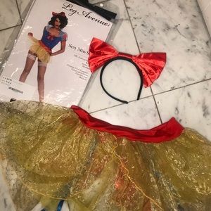 Snow White Halloween Costume